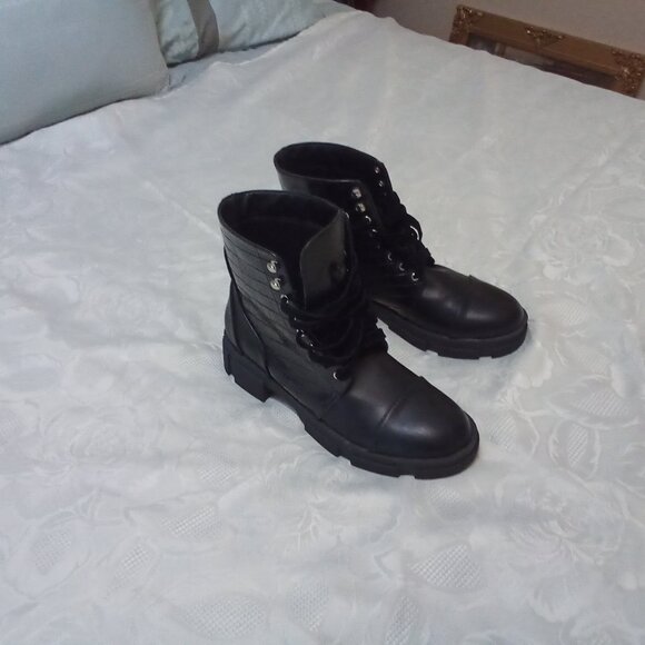 Boots - Picture 3 of 3